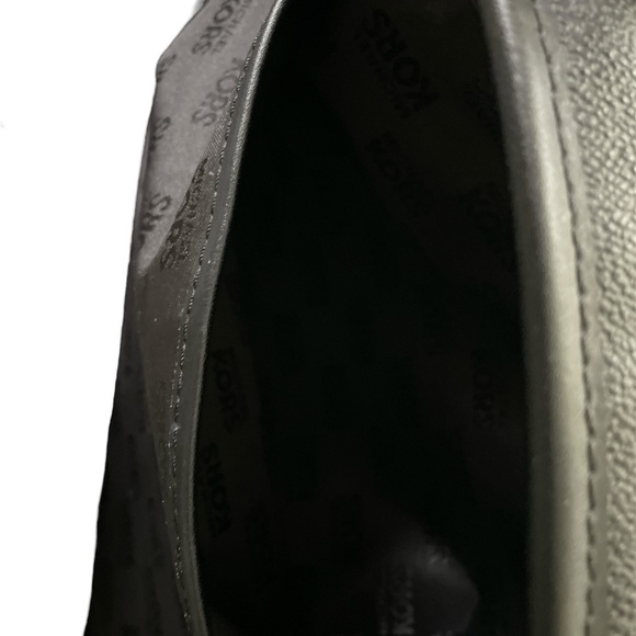 Michael Michael Kors, Signature LRG Black Tote Handles have Trim Wear see pics - Picture 13 of 17